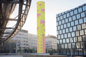 Konstverket Flickorna vid Globenområdet av Cilla Ramnek.